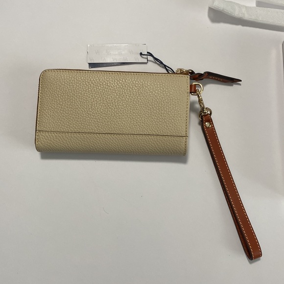 Dooney & Bourke Pebble Grain Folded Zip Wristlet Bone color NWT - Picture 5 of 7